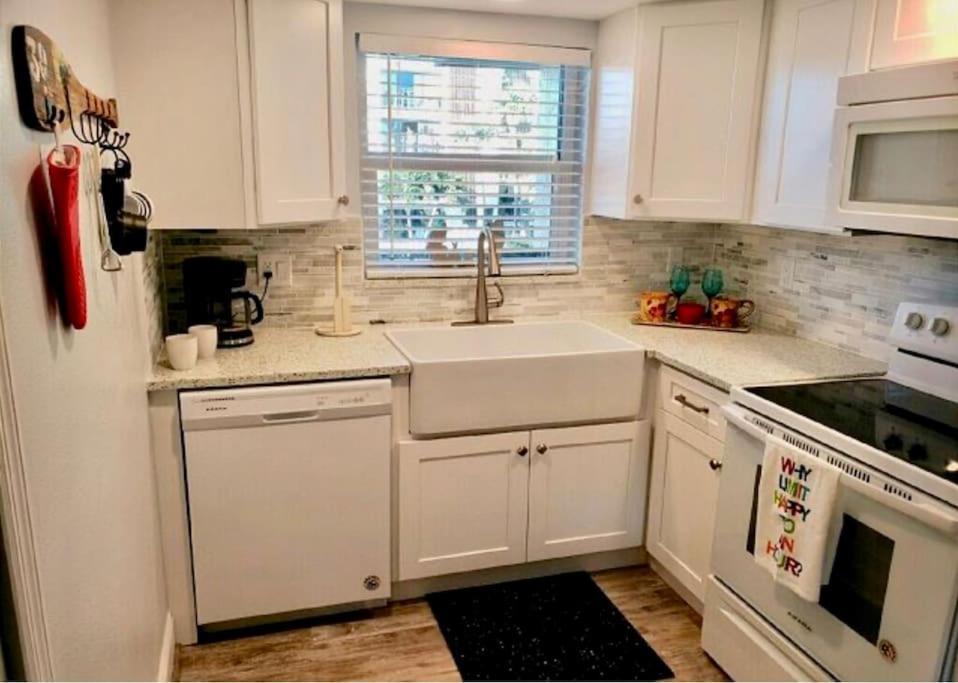 Condo By The Sea! Коко Бийч Екстериор снимка