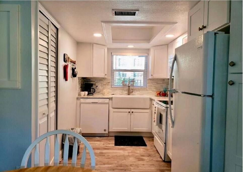 Condo By The Sea! Коко Бийч Екстериор снимка