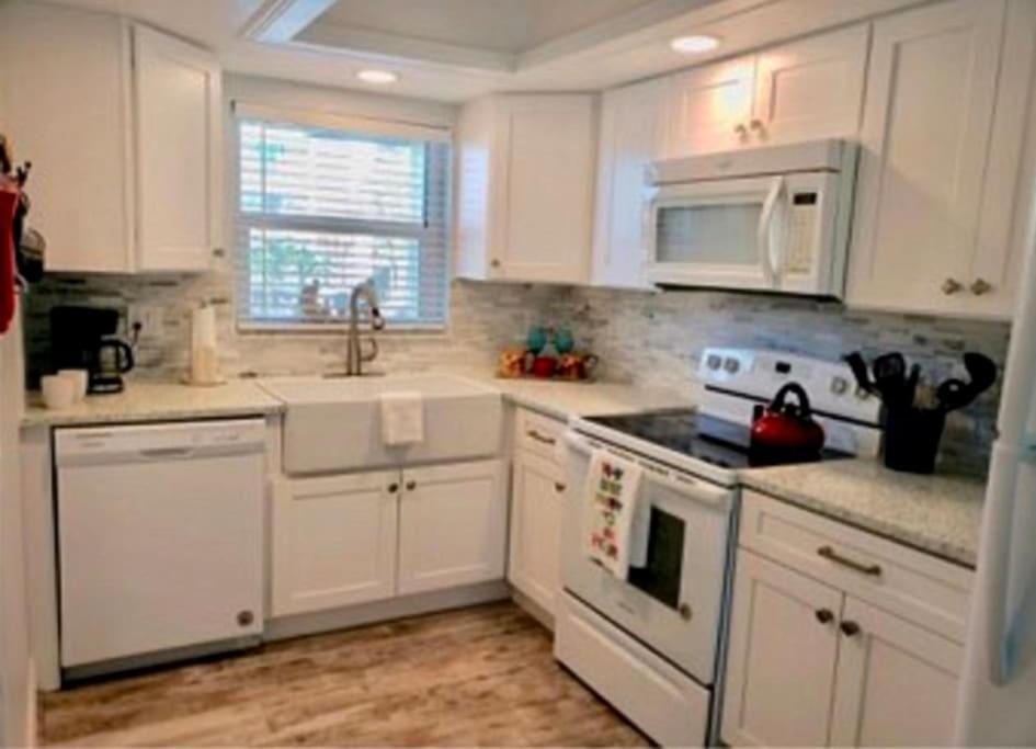 Condo By The Sea! Коко Бийч Екстериор снимка