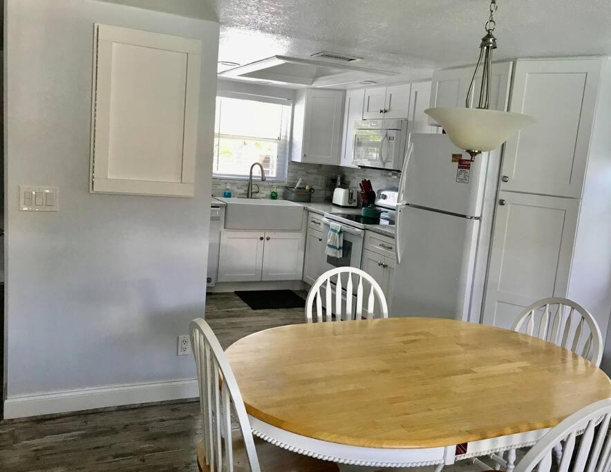 Condo By The Sea! Коко Бийч Екстериор снимка